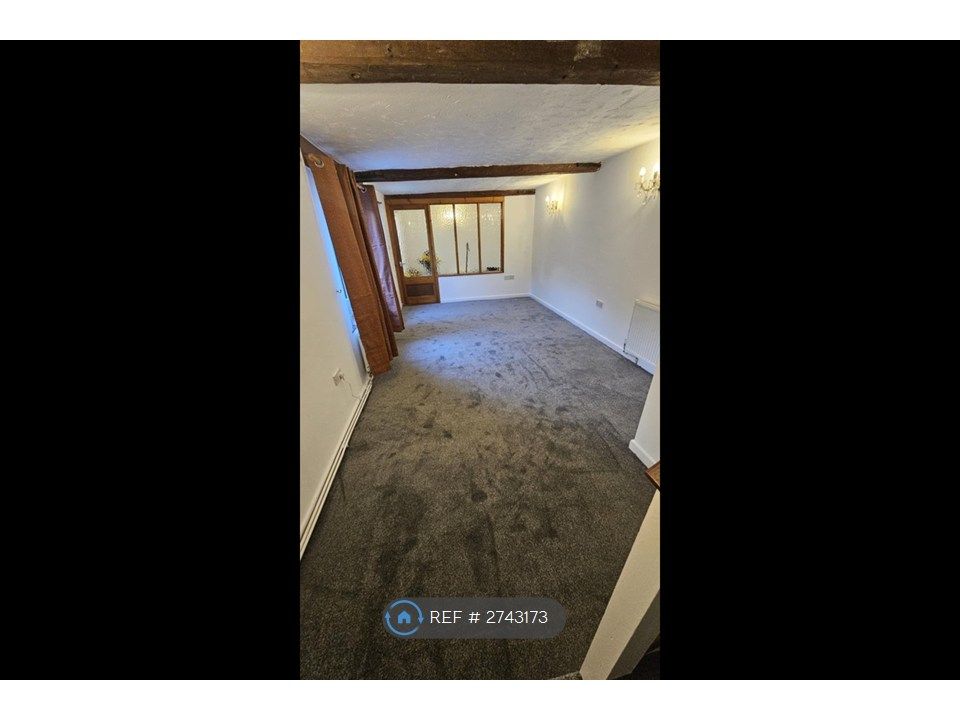 Property photo 3 of 12 Lounge