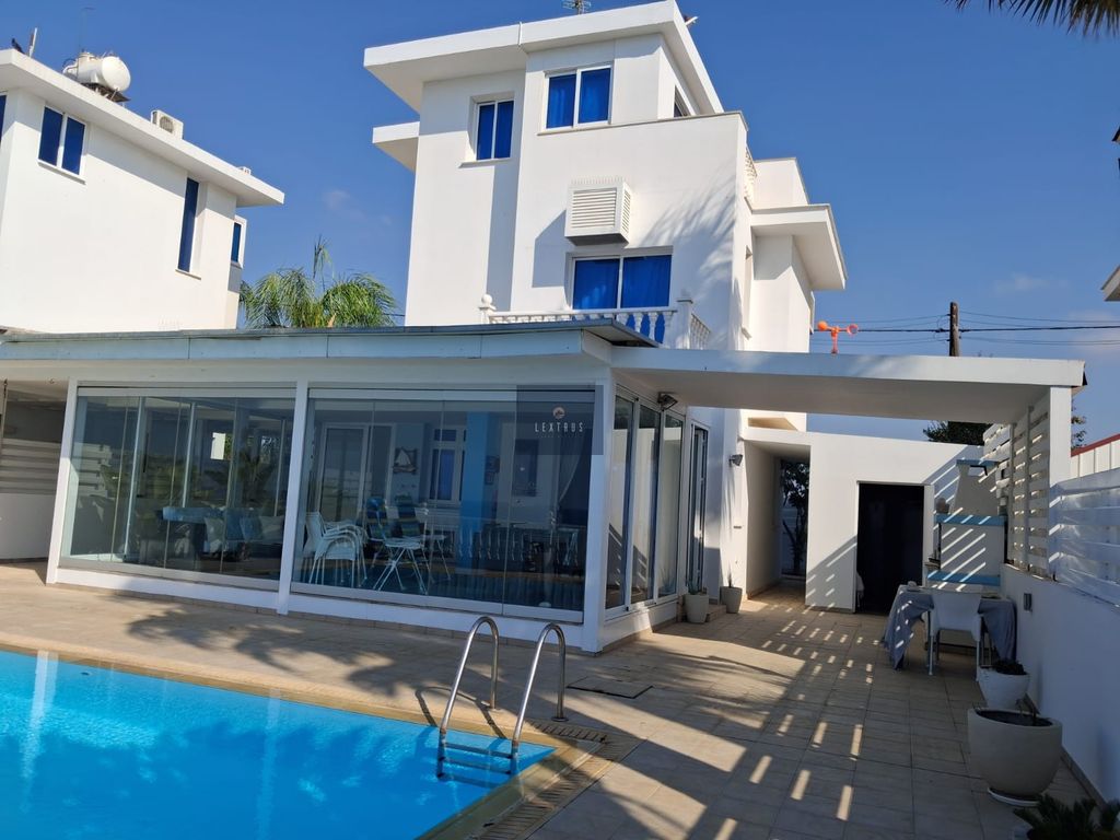 Property photo 2 of 33