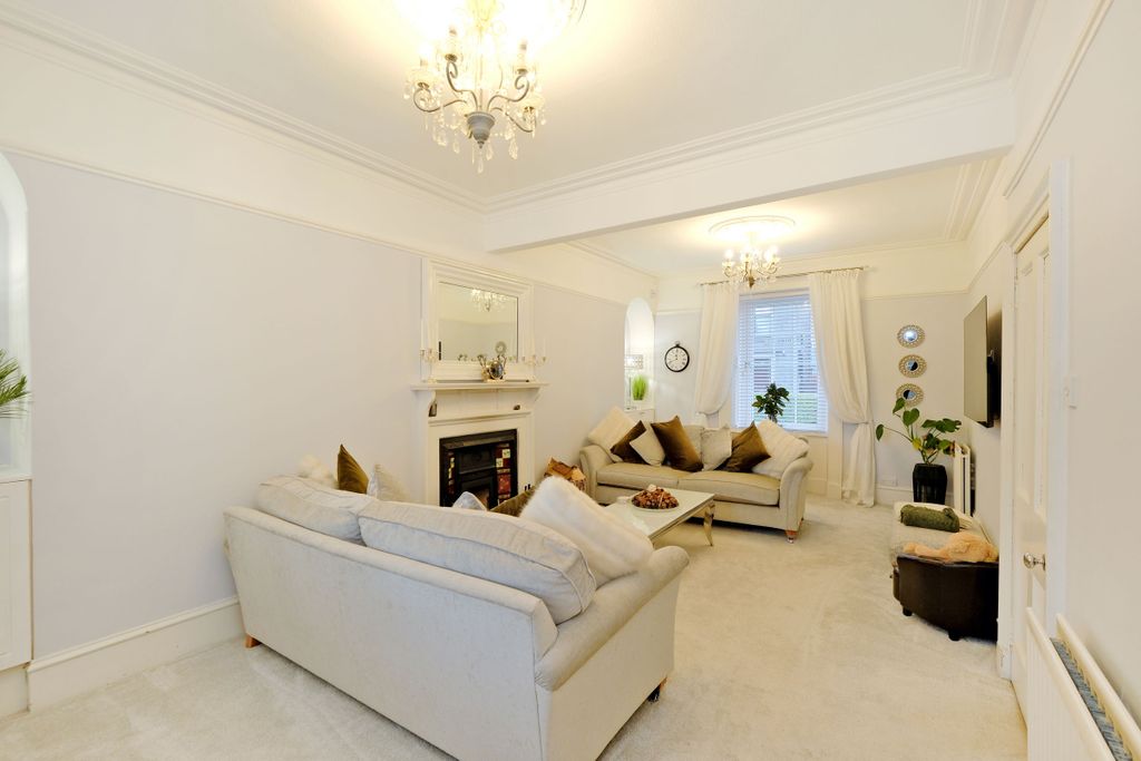 Property photo 2 of 40