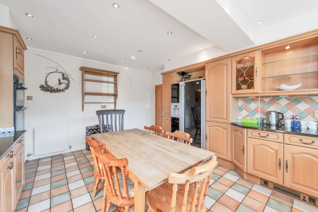 Property photo 3 of 24