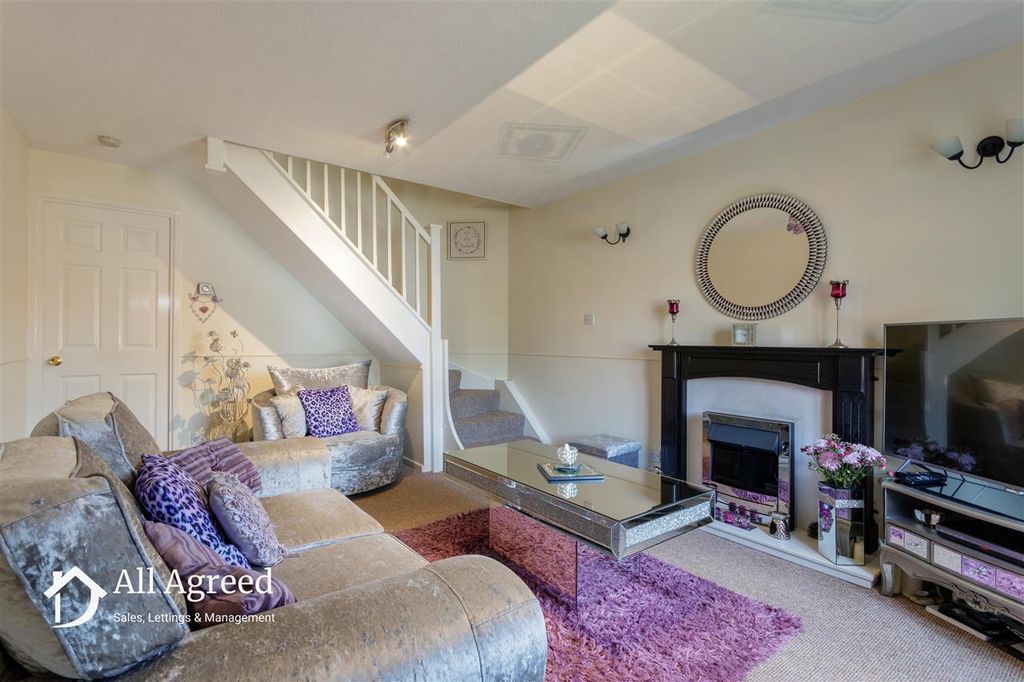 Property photo 2 of 10 Lounge