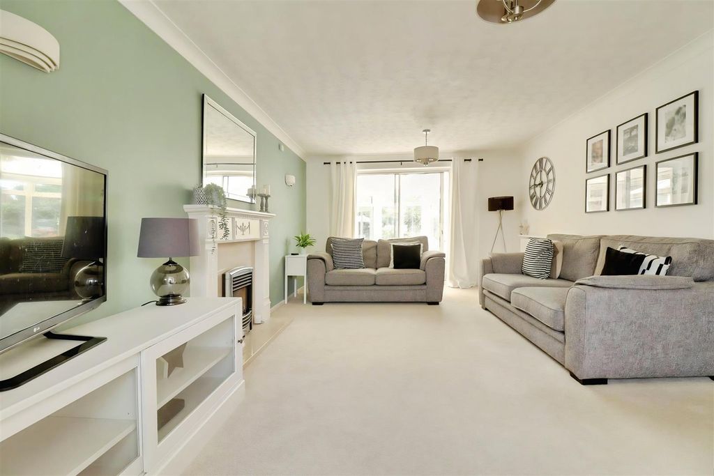 Property photo 2 of 30 1A764B23-Lounge.Jpg