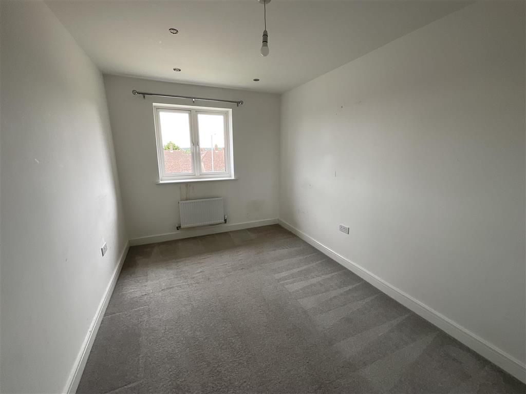 Property photo 2 of 5 Bedroom Vacant