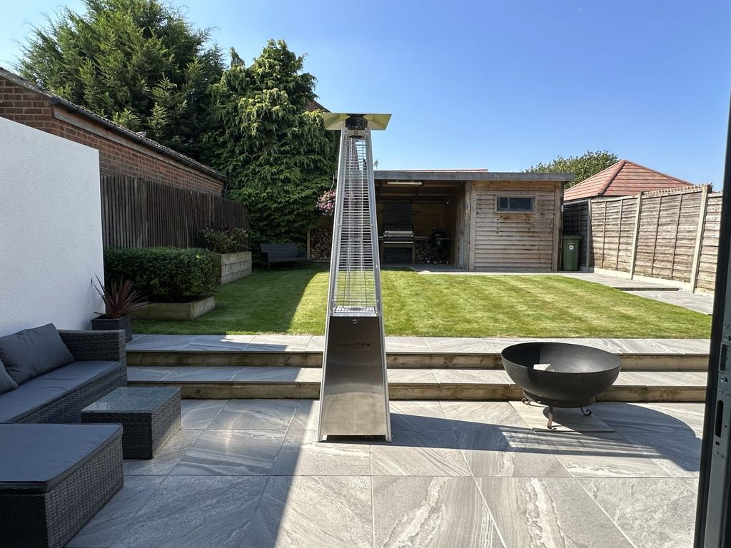 Property photo 2 of 28