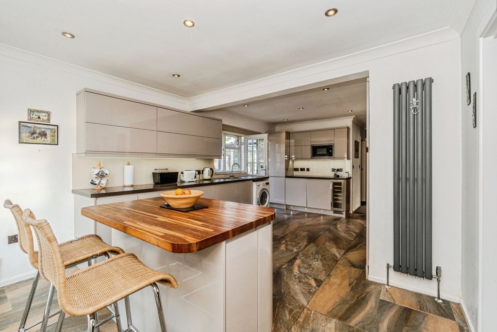 Property photo 2 of 15 Kitchen Island