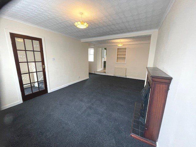 Property photo 3 of 10 Lounge