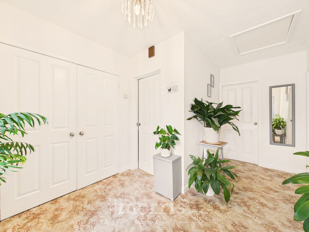 Property photo 3 of 27