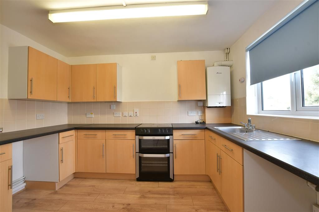 Property photo 2 of 10 Kitchen