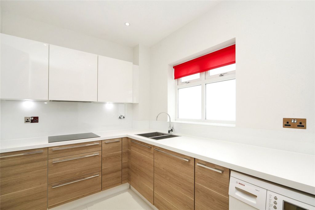 Property photo 3 of 10 Kitchen