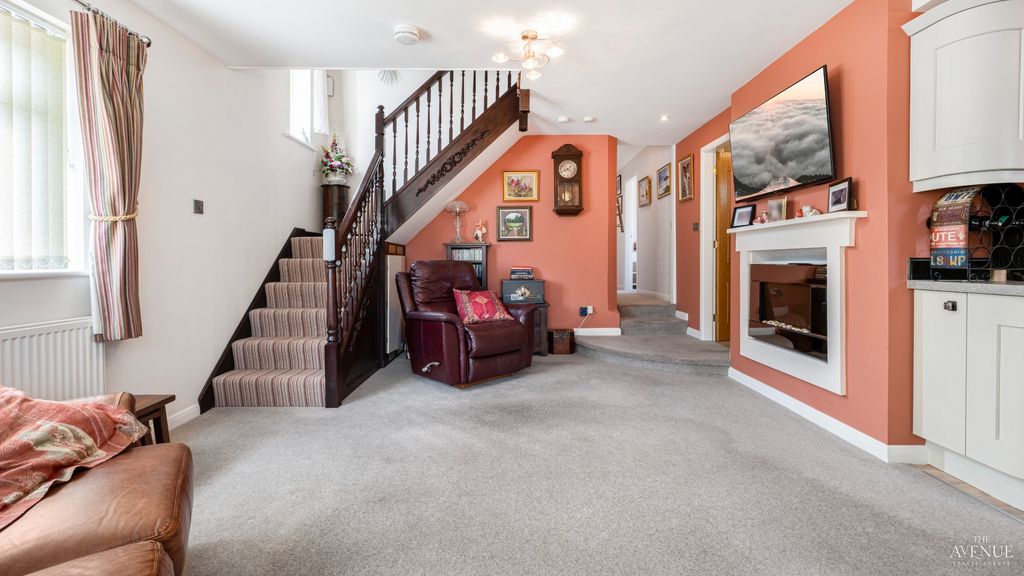 Property photo 2 of 31 3992865