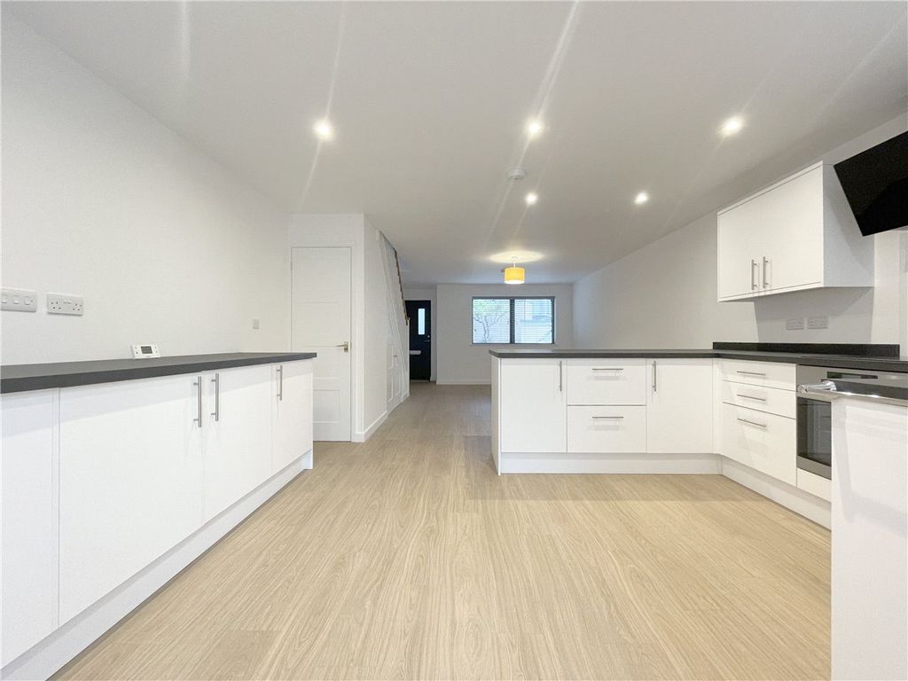 Property photo 3 of 11 Picture No. 06