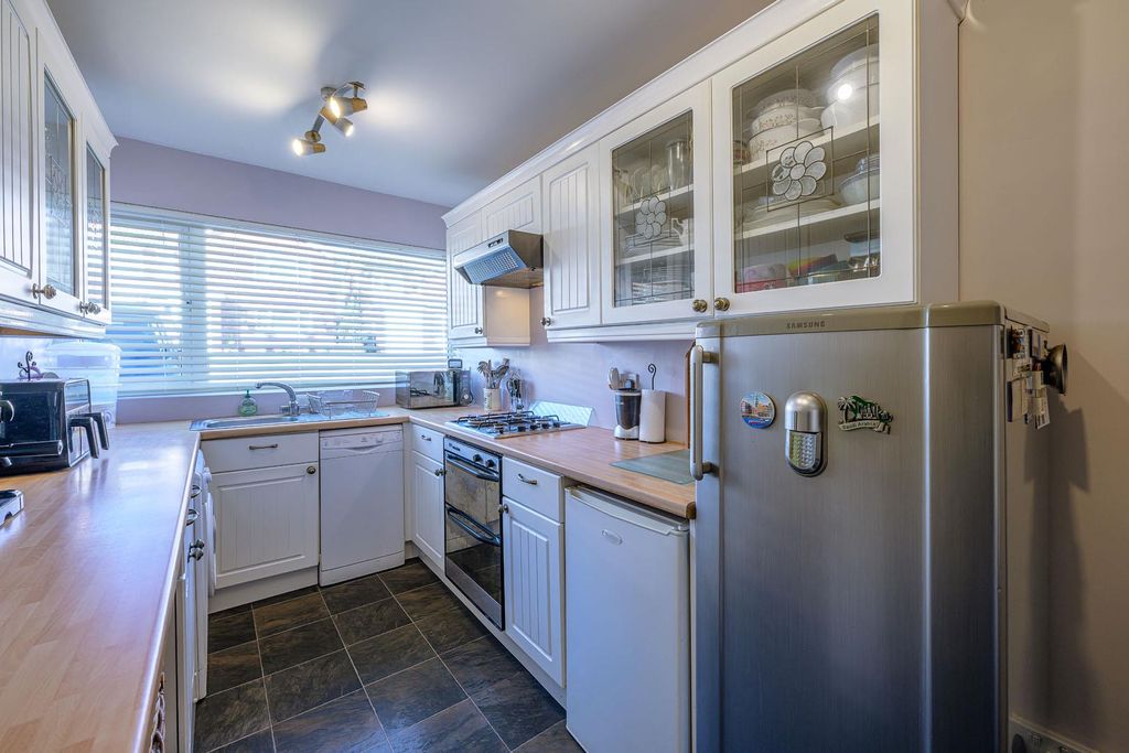 Property photo 3 of 20