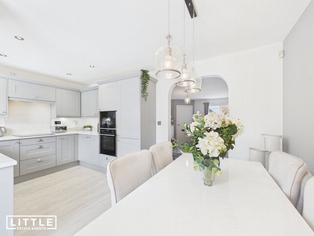 Property photo 3 of 35 Photo 11