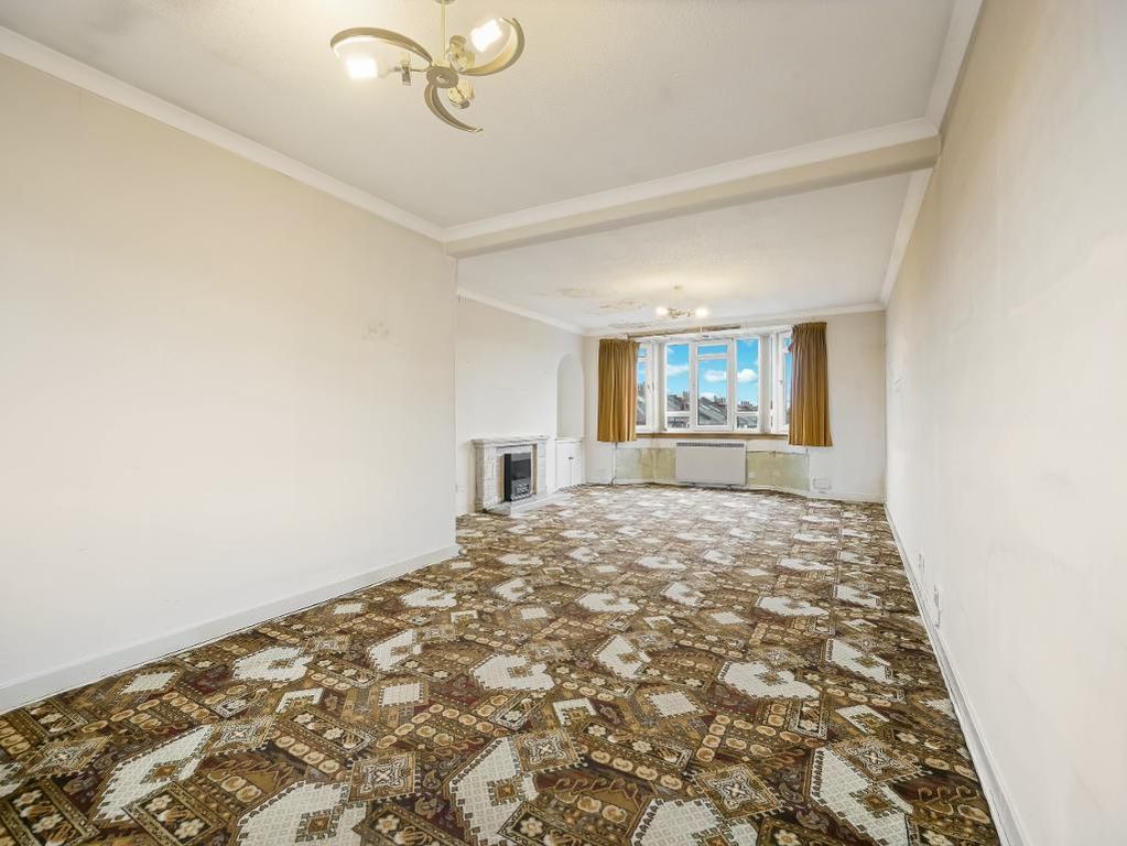 Property photo 2 of 19 Living/ Dining Room