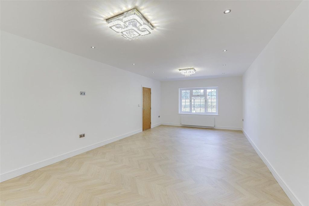 Property photo 3 of 26