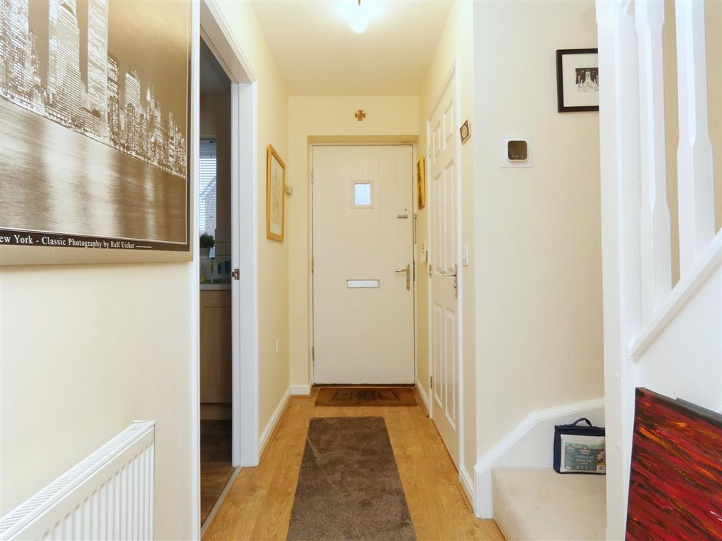 Property photo 3 of 15 Entrance Hall