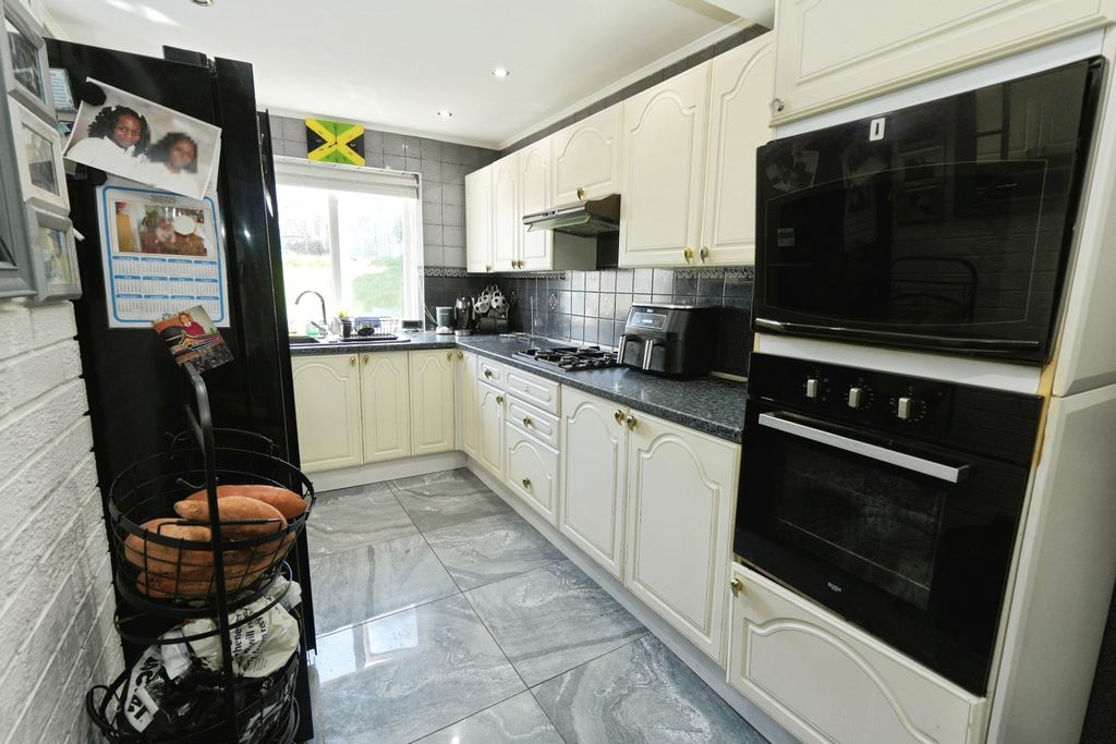 Property photo 3 of 16 Kitchen