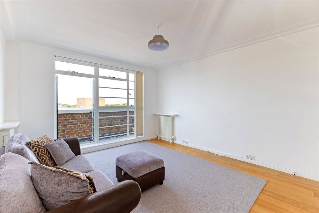 Property photo 2 of 19 Picture No. 03