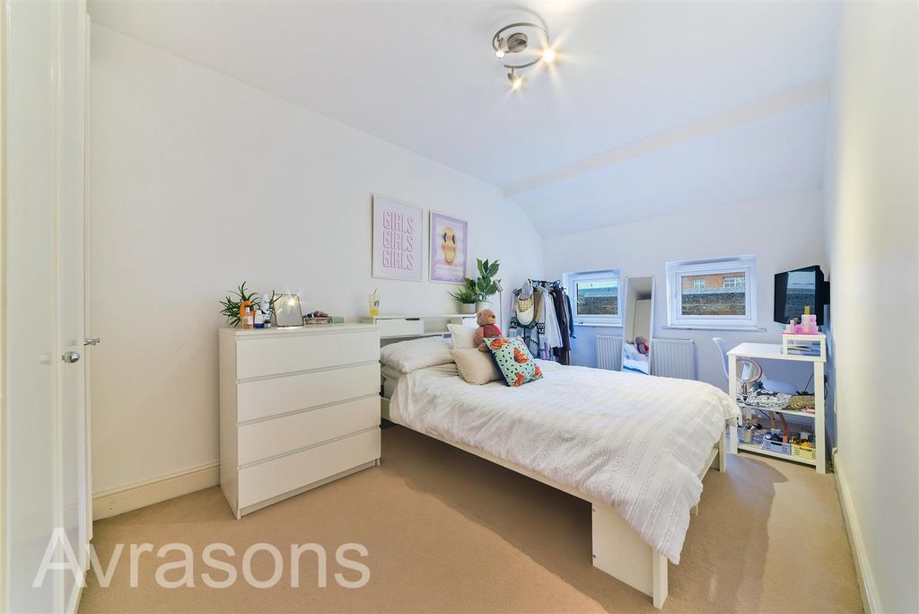 Property photo 1 of 10 Bedroom