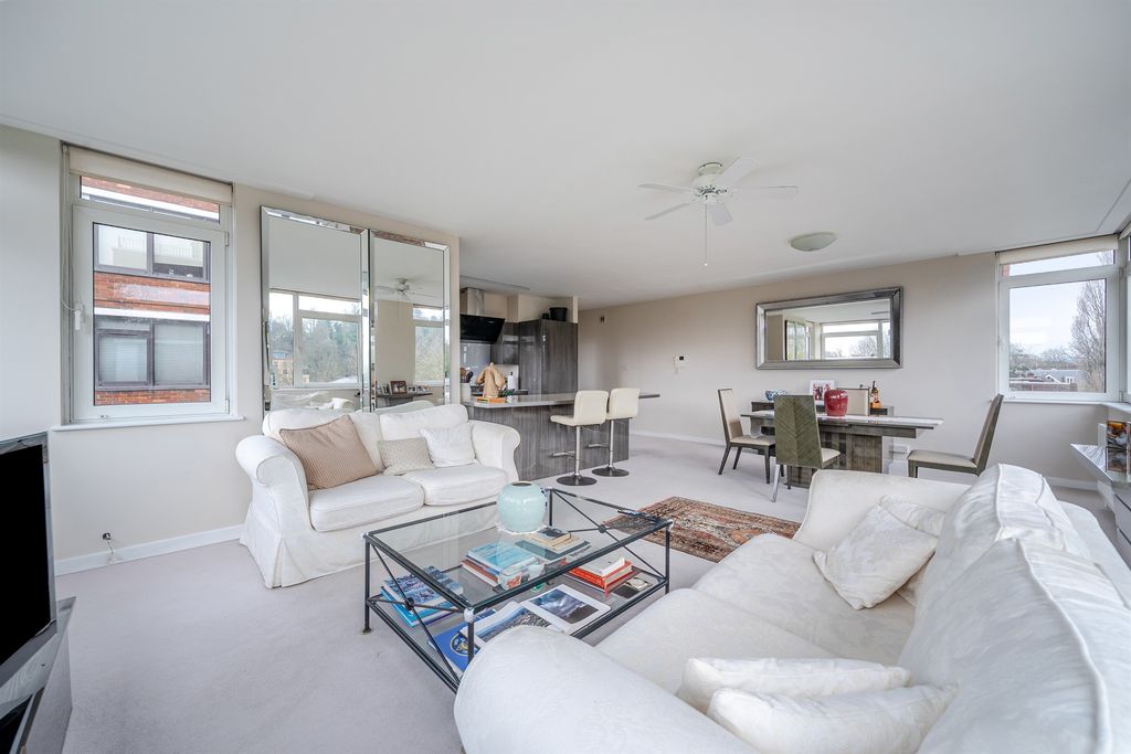 Additional image 7 of 2 bed flat for saleRay Mead Road, Maidenhead SL6