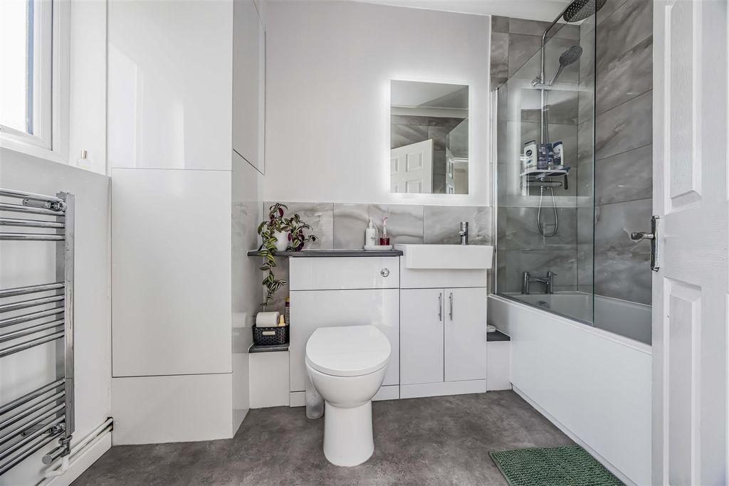 Property photo 2 of 19 94 Powerscourt Road, Portsmouth-Small-Porticomarke