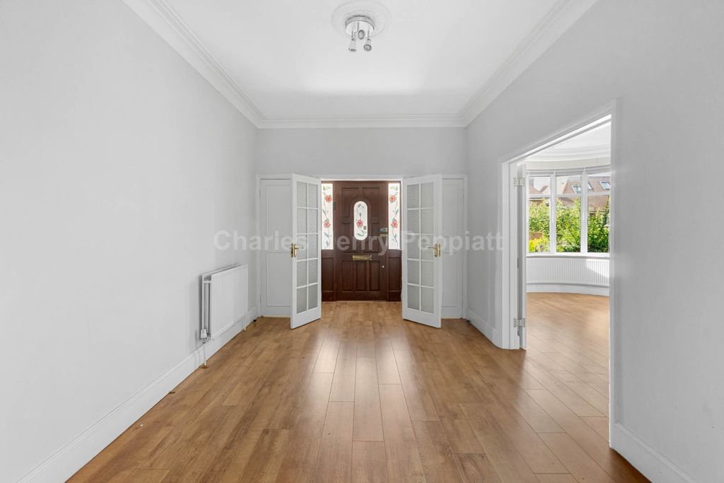 Property photo 2 of 34