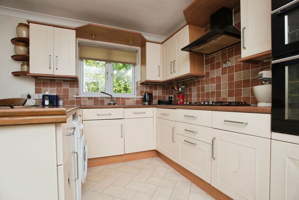 Property photo 3 of 23 Kitchen Area