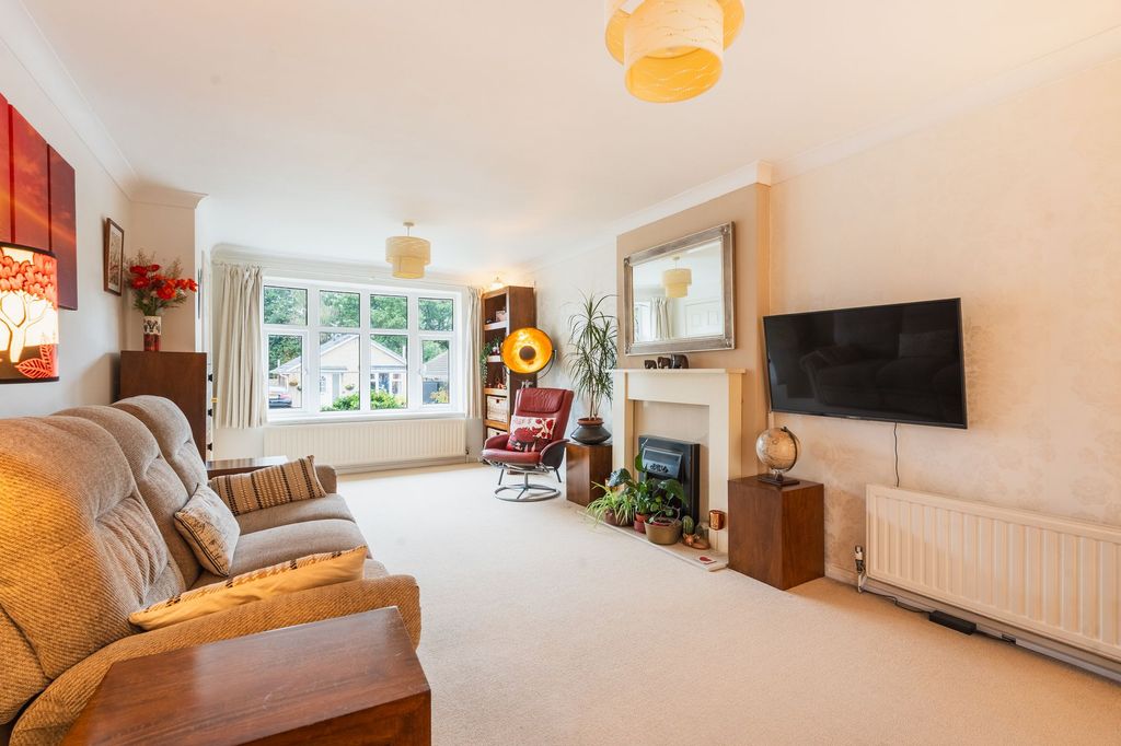 Property photo 2 of 32