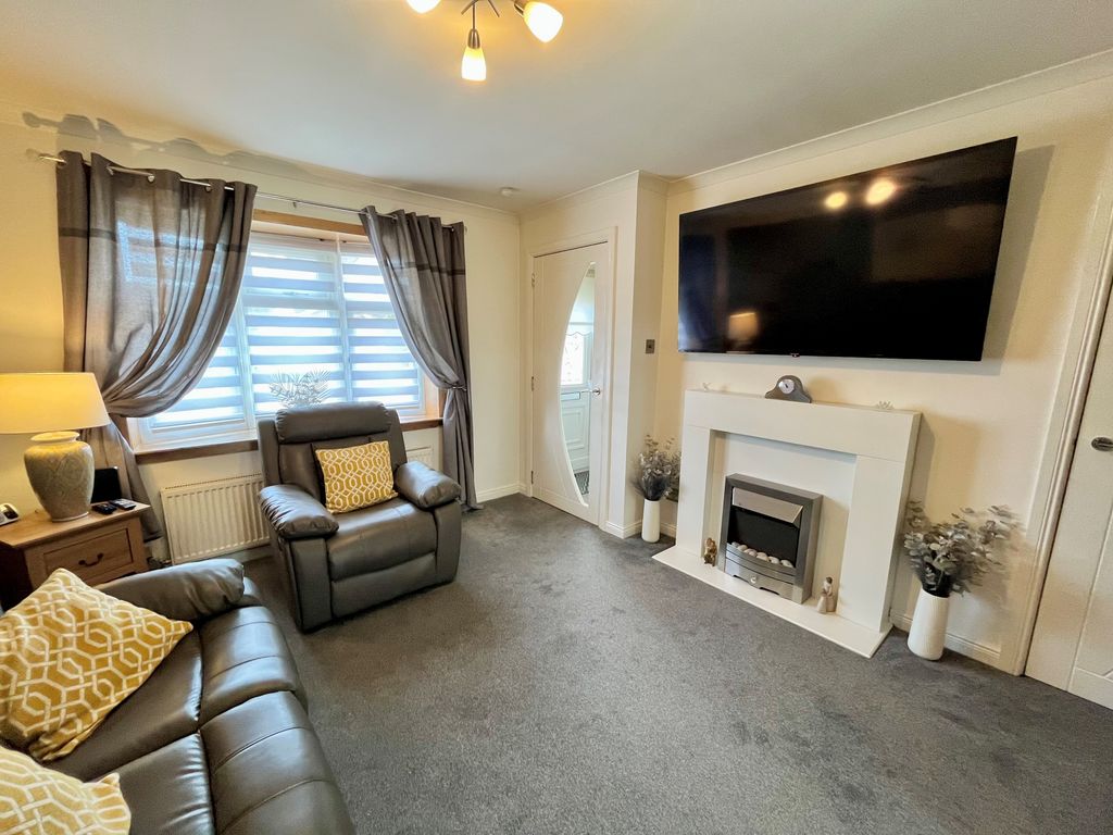 Property photo 2 of 27