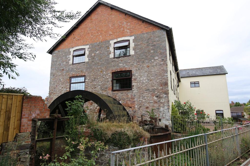 Property photo 1 of 5 Front.Jpg