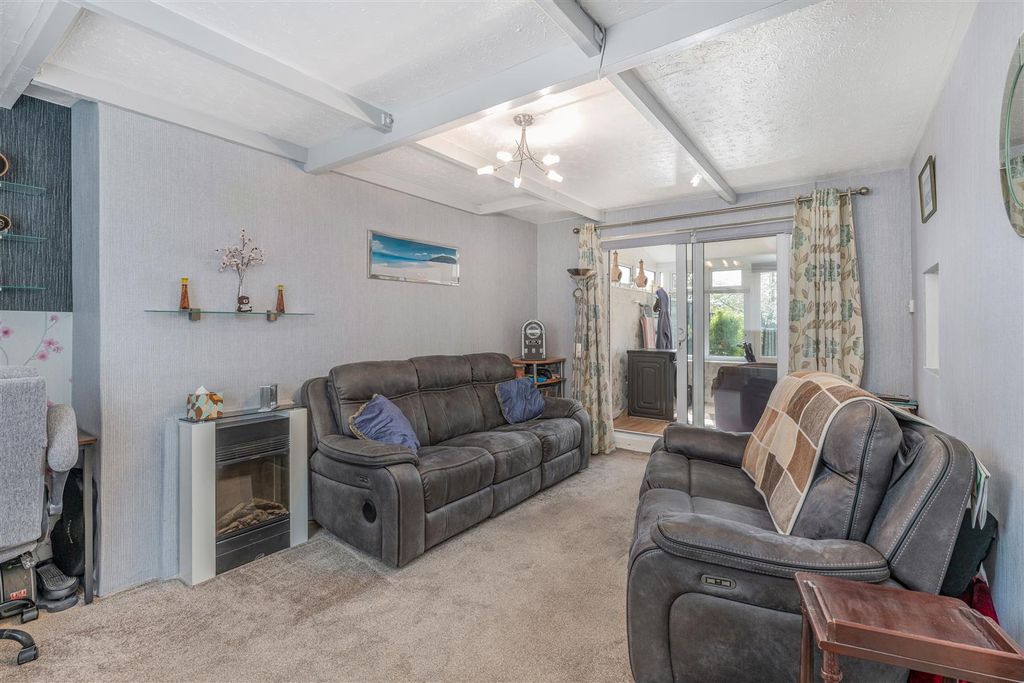 Property photo 3 of 14 10 St George's Crescent, Banbury-8.Jpg