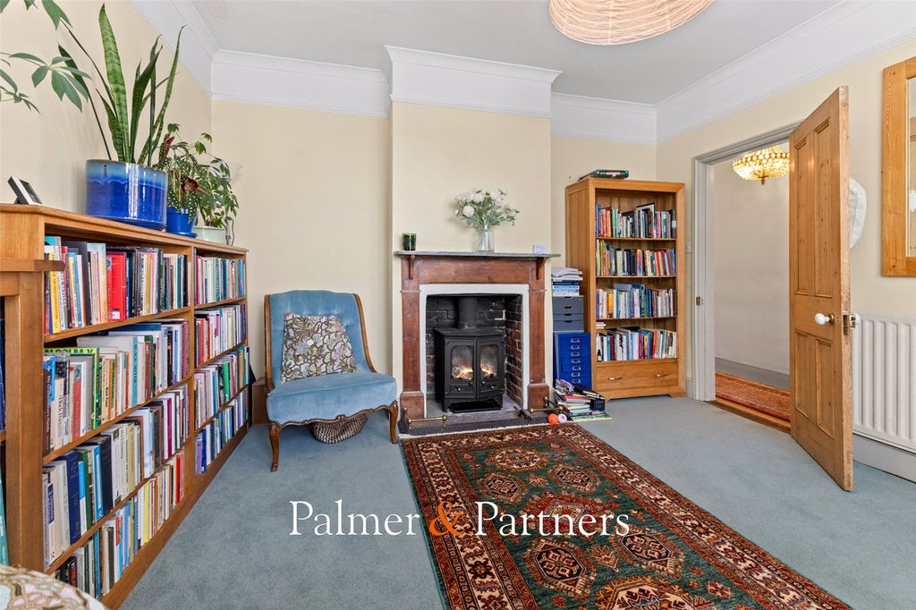 Property photo 3 of 27 Picture No. 04