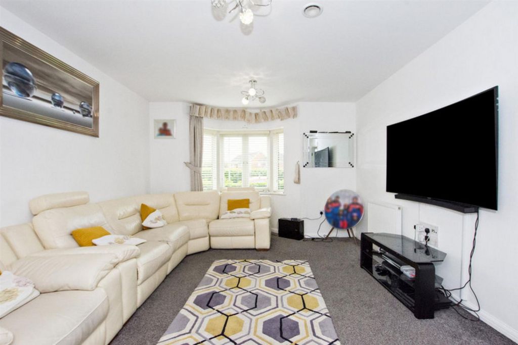 Property photo 2 of 19