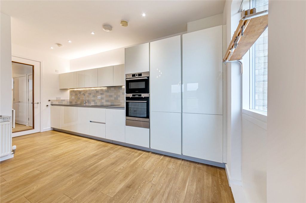 Property photo 2 of 9 Picture No. 16