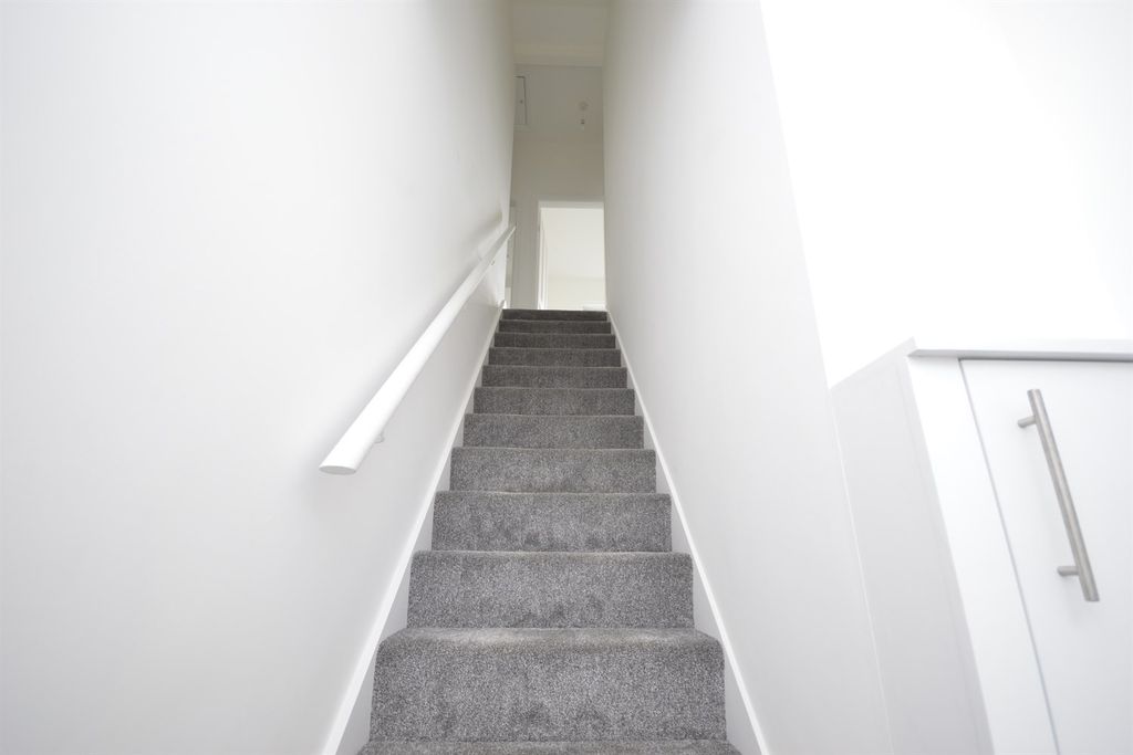 Property photo 2 of 13 Hallway