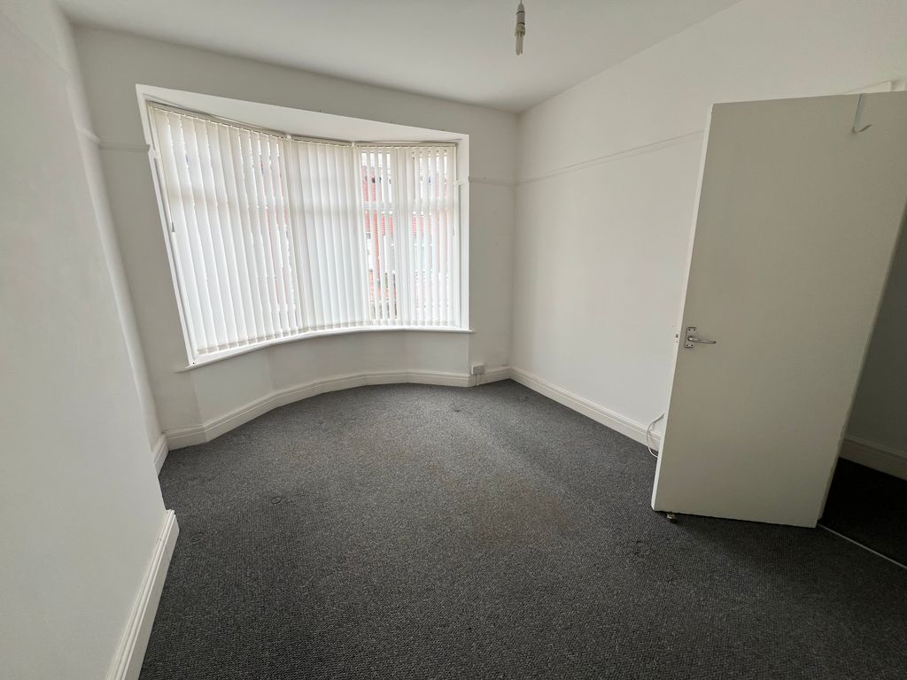 Property photo 1 of 14 Living Room Porthcawl Cf36