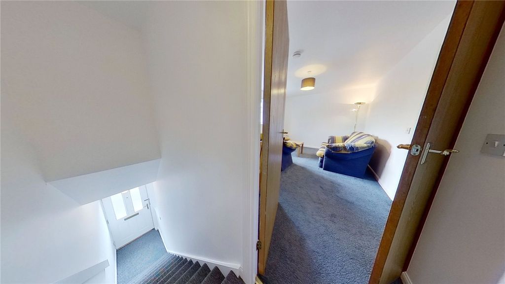 Property photo 2 of 11 Picture No. 29