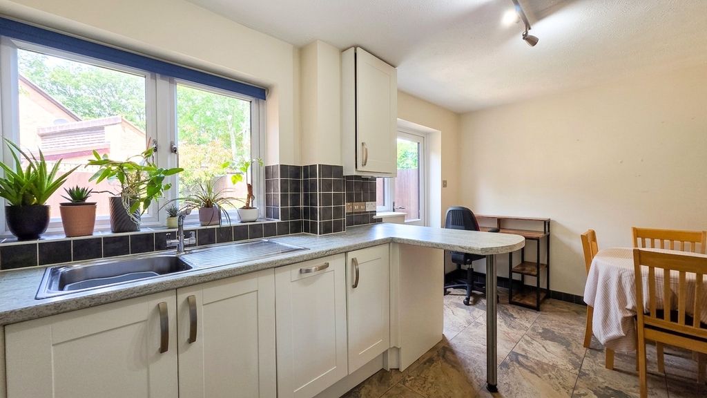Property photo 3 of 12 4934083