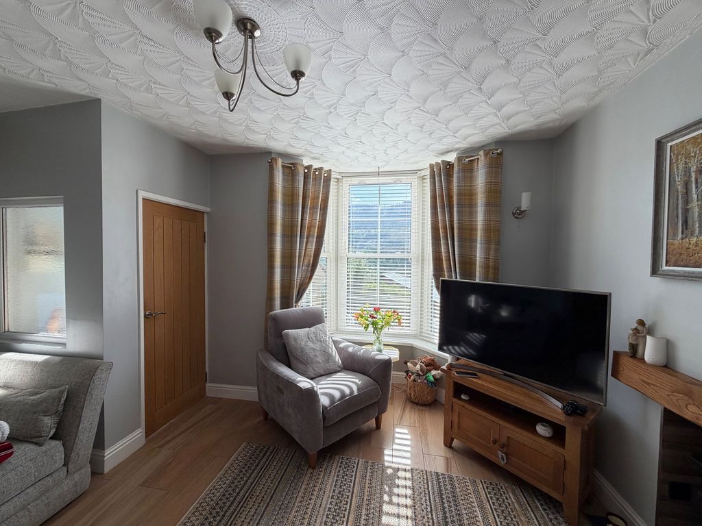 Property photo 2 of 32