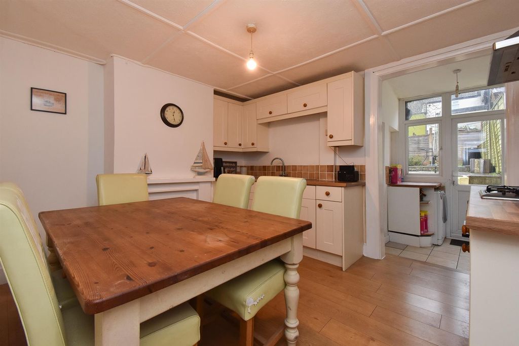 Property photo 2 of 17 Kitchen