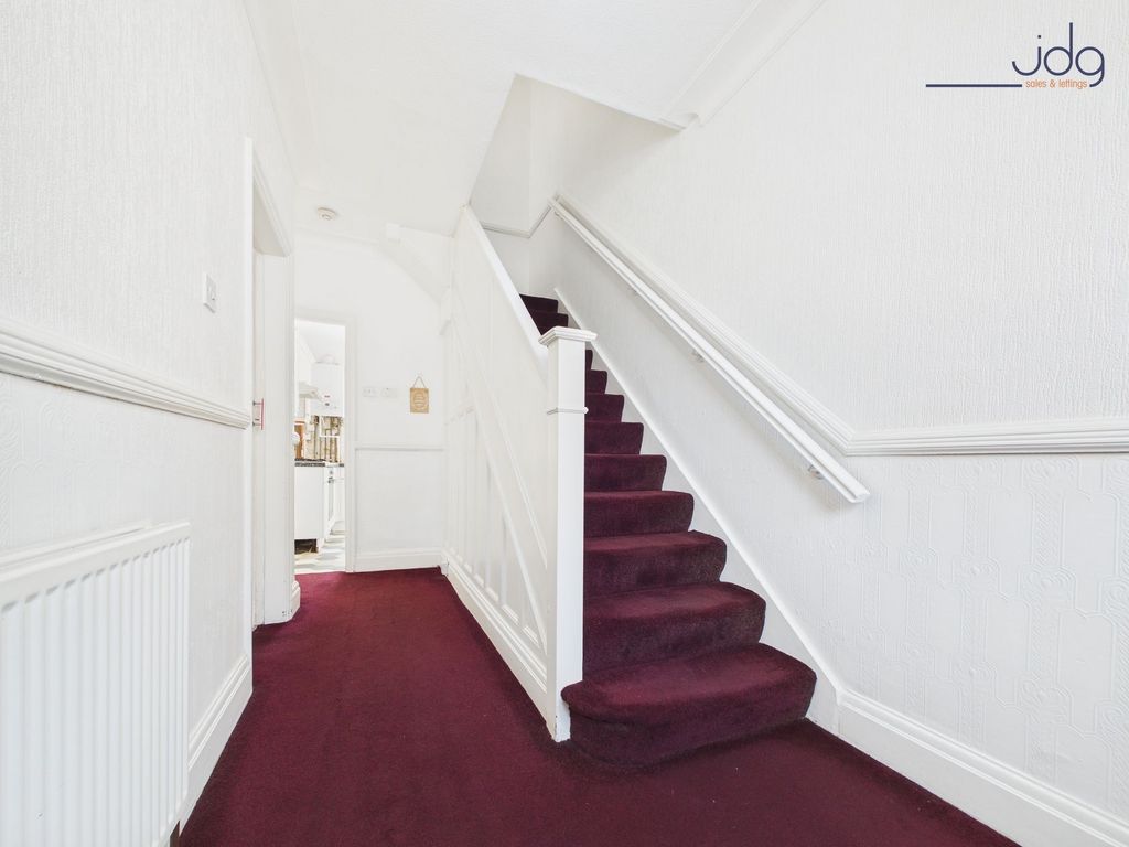 Property photo 2 of 18 Hallway