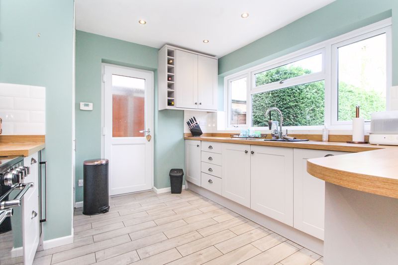 Property photo 3 of 17 Kitchen