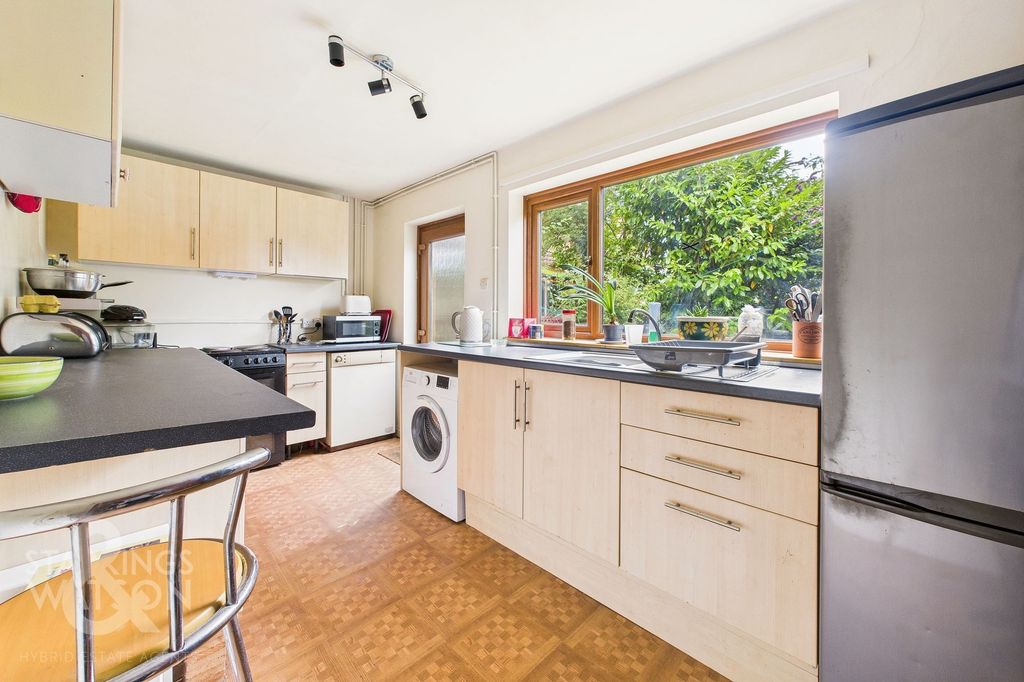 Property photo 2 of 16