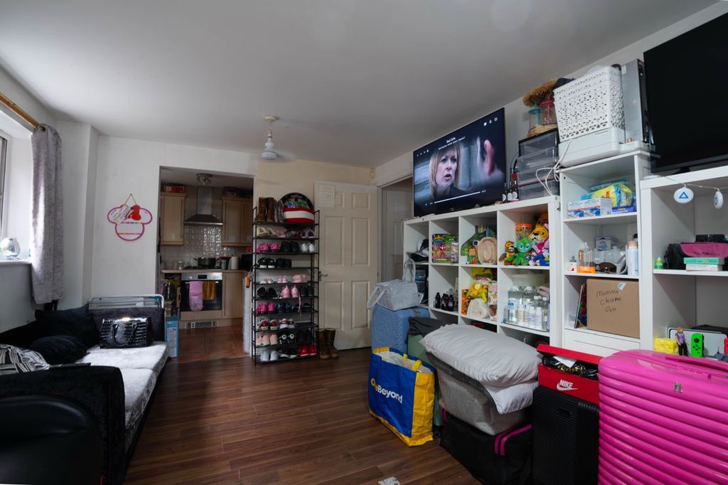 Property photo 3 of 18