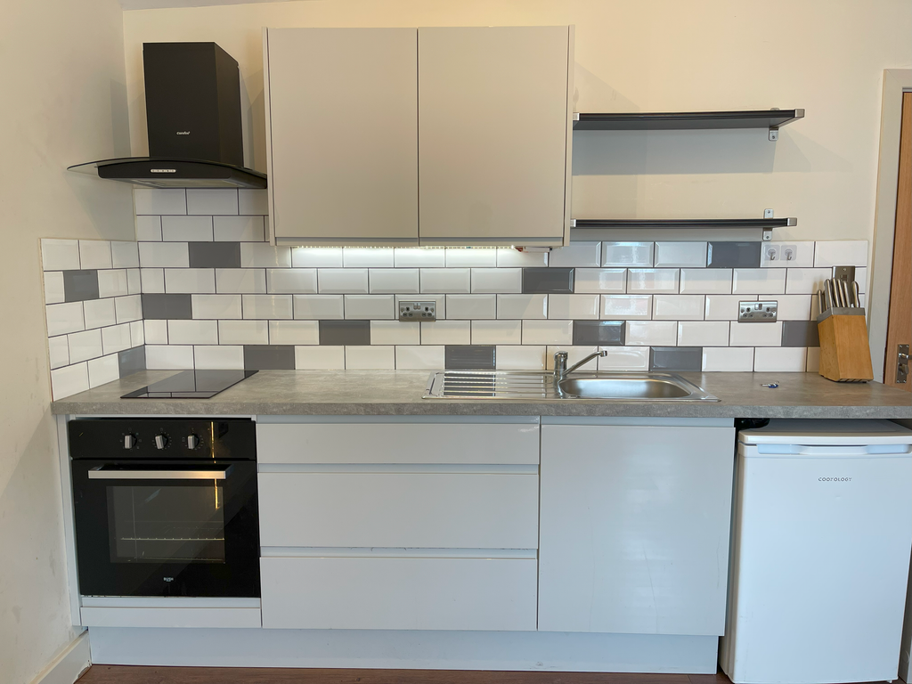 Property photo 3 of 7 Kitchen