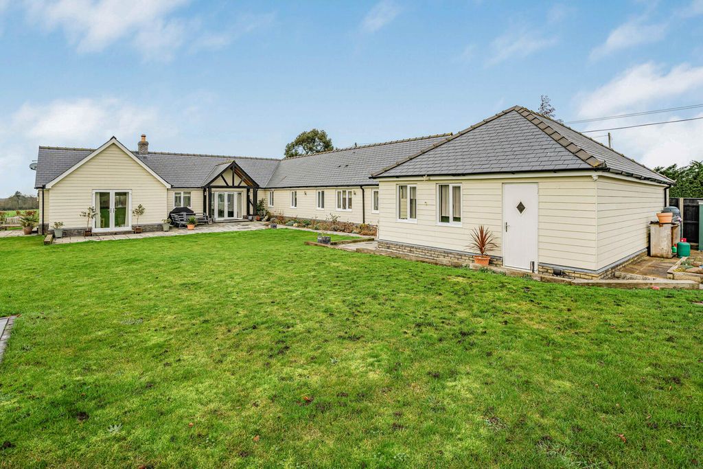 Property photo 2 of 32 10_70270-1.Jpg