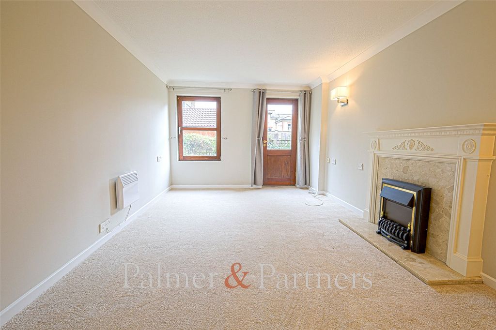 Property photo 3 of 6 Lounge