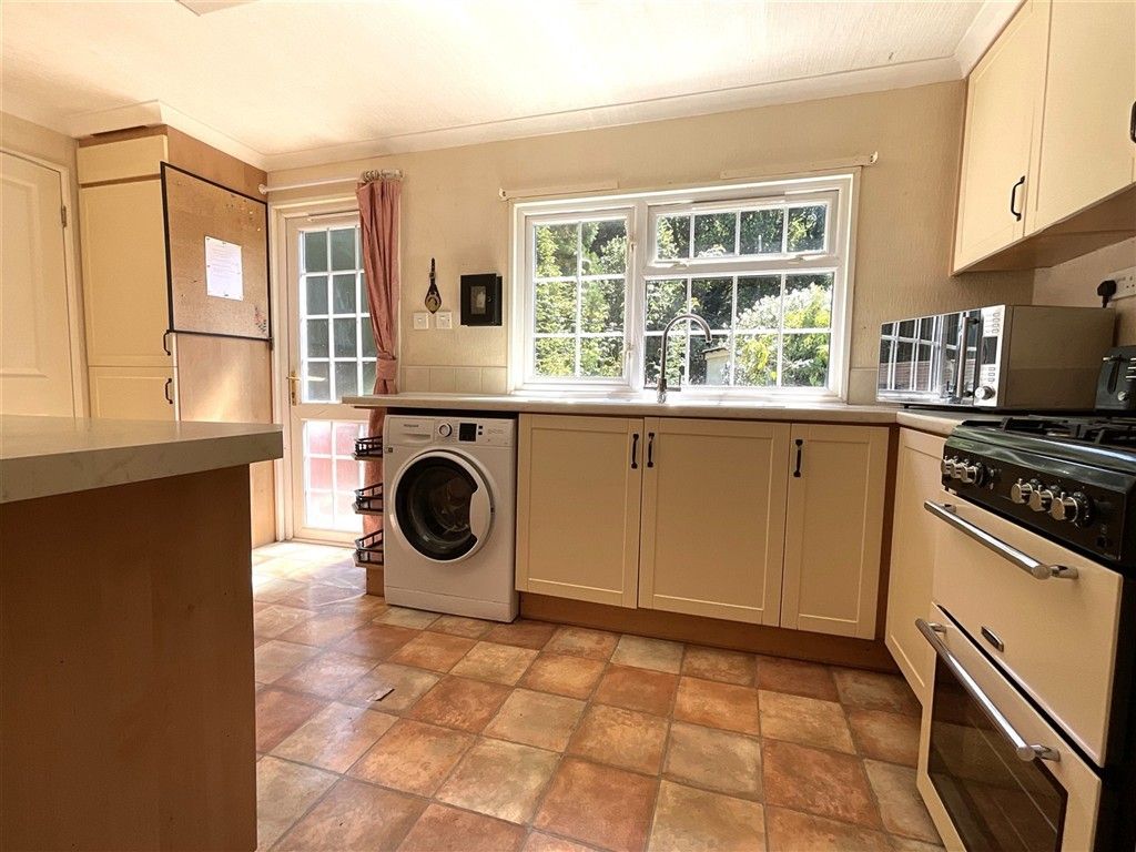 Property photo 3 of 12 Kitchen