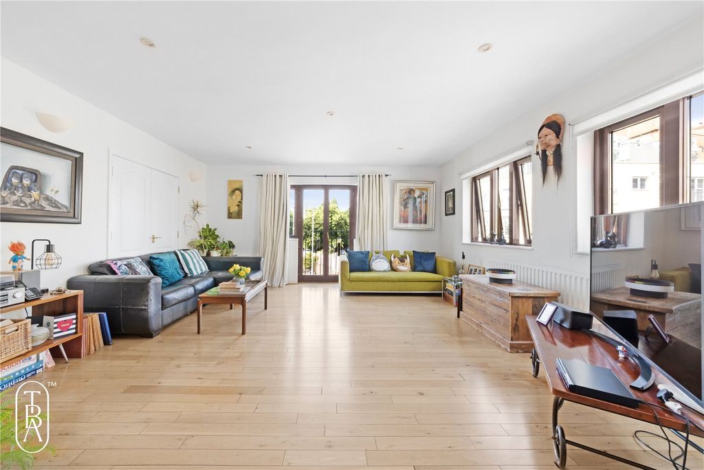 Property photo 2 of 22 Picture No. 14