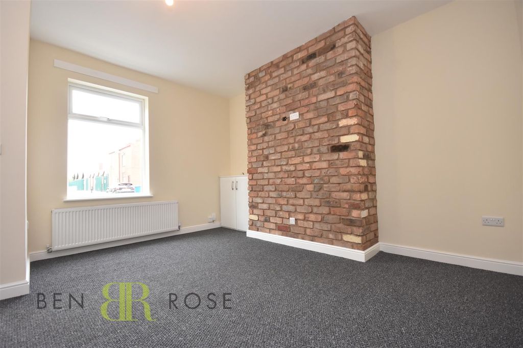 Property photo 2 of 7 Lounge